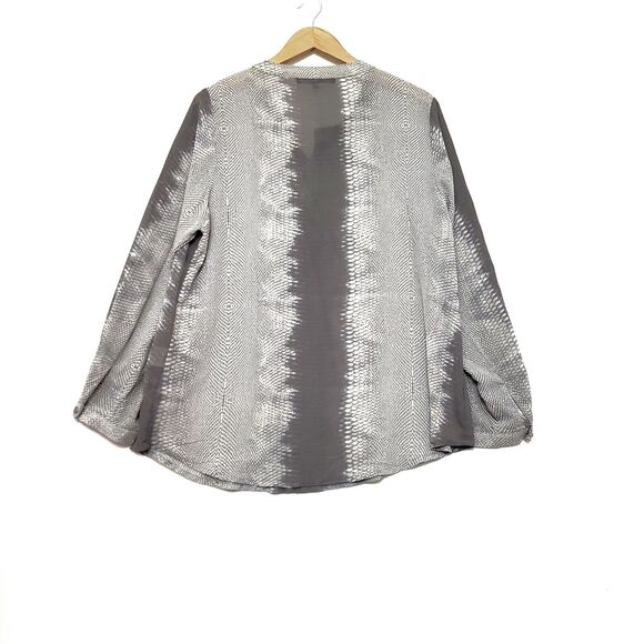 Rose + Olive Top Womens 1X Gray Snakeskin Flowy‎ Semi Sheer Hook Closure Tunic - Picture 2 of 9